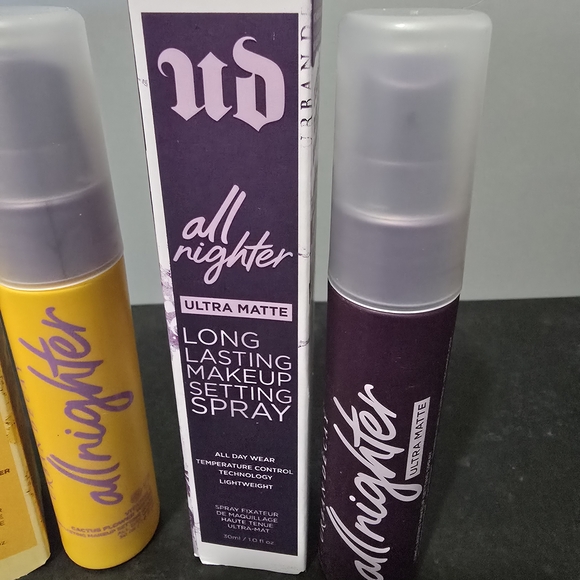 Urban Decay All Nighter Long Lasting Setting Spray- Vitamin C & Ultra Matte - Picture 3 of 5